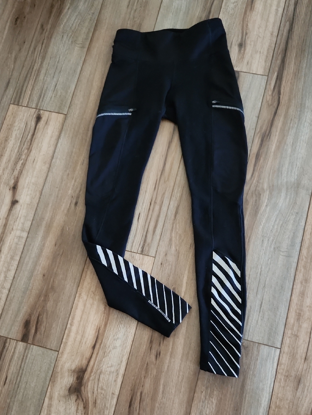 Athleta Black Fleece Lined Active Leggings Zip Pockets Women's Small Yoga Gym